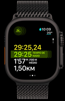 O Apple Watch Ultra 2 mostra a duração, o ritmo e a distância de um treino de natação como parte do recurso Multiesporte.