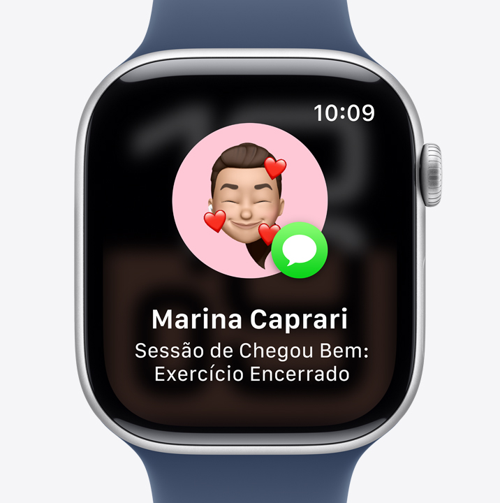 A tela de um Apple Watch mostra uma mensagem do recurso Chegou Bem avisando que a amiga terminou o exercício.