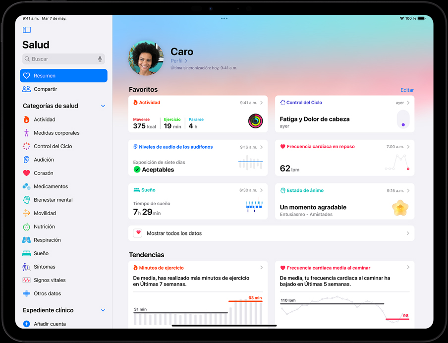 Un iPad Pro en posición horizontal, la pantalla muestra un resumen de la app Salud
