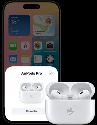 Un boîtier de charge ouvert avec des AirPods 4 à l’intérieur, à côté d’un iPhone montrant que les AirPods 4 ont été connectés.