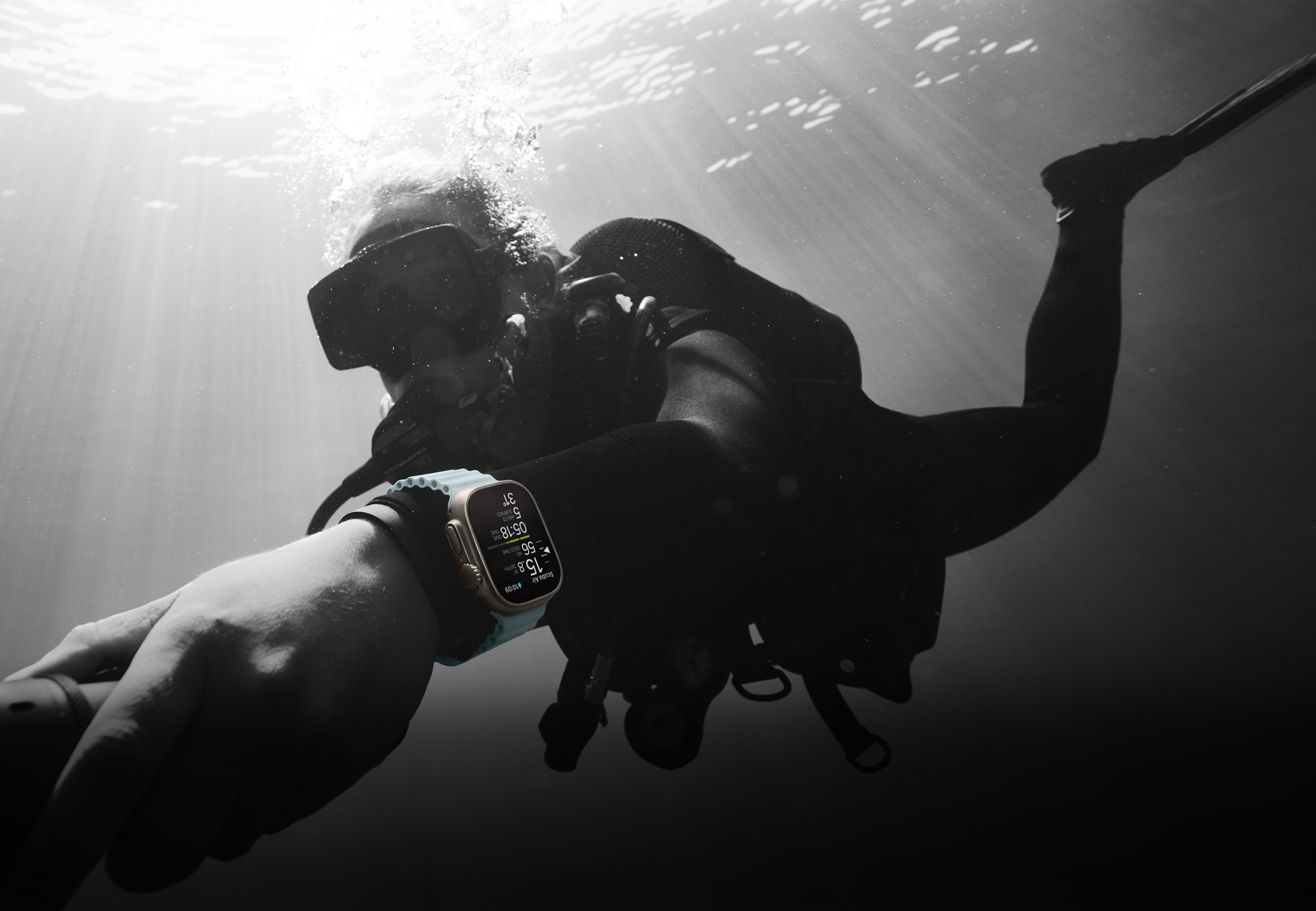 A scuba diver wearing Apple Watch Ultra 2 under water.