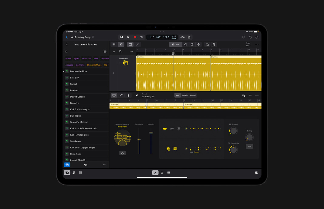 Imagen que muestra cómo se crean ritmos de batería en un iPad Pro con Logic Pro para el iPad.